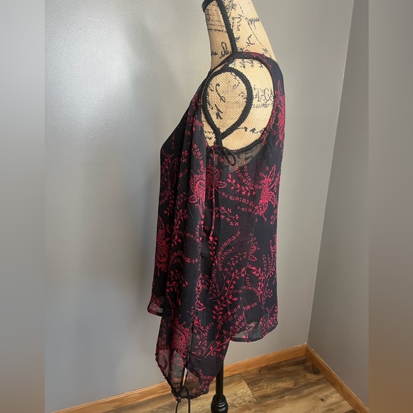 Express cold shoulder paisley blouse black red medium moody gothic whimsical - Picture 3 of 7
